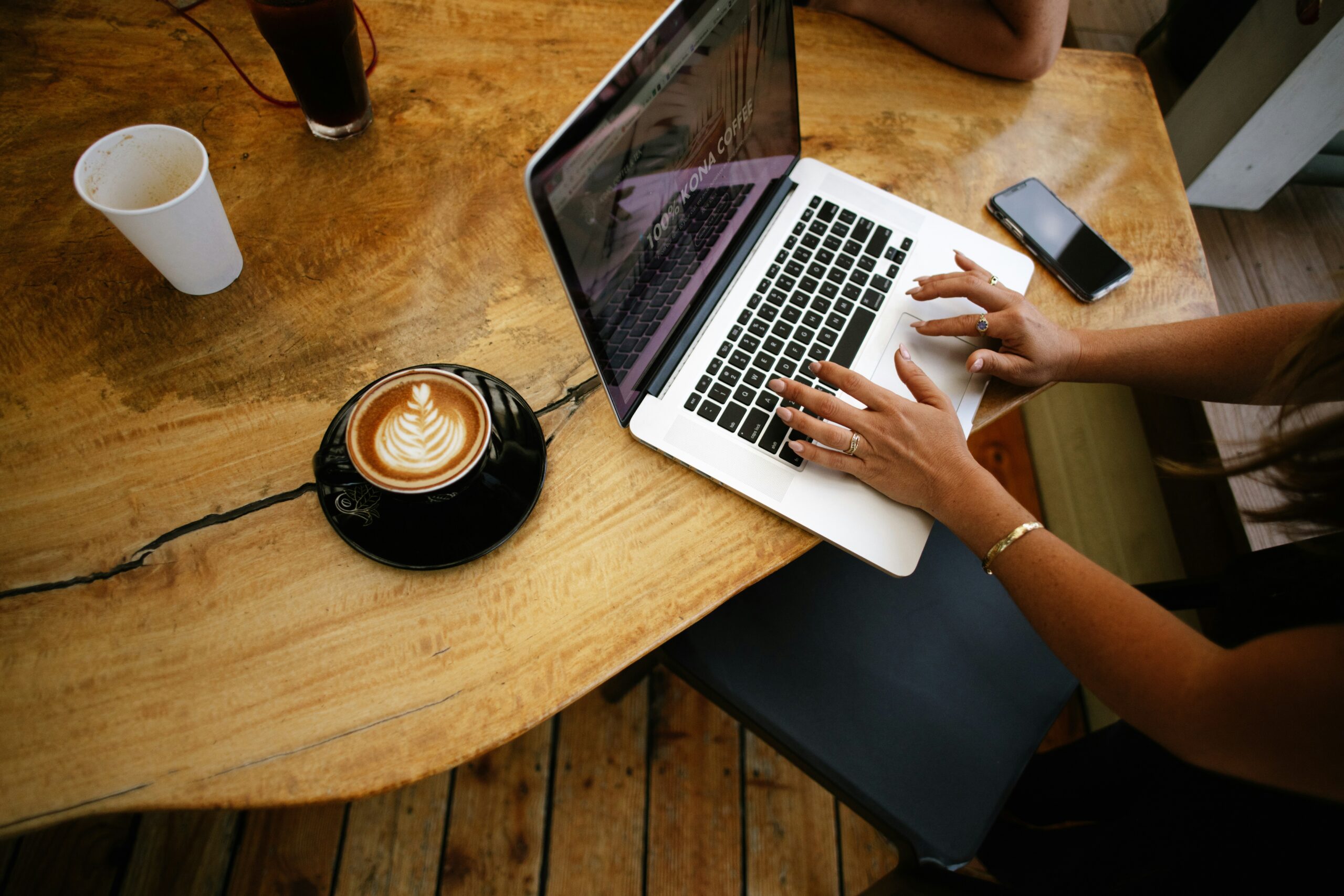 Using a chat window to reach customer support